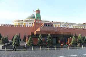 Das Lenin-Mausoleum vor der Kreml-Mauer