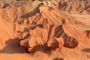 Auch von oben sehen die Felsen faszinierend aus