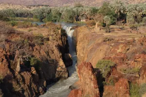 Der Kunene muss durch eine enge Schlucht