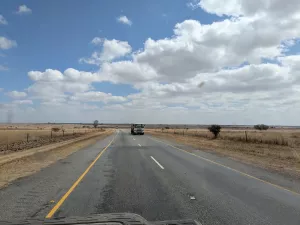 Überraschend gute Straße nach Bulawayo