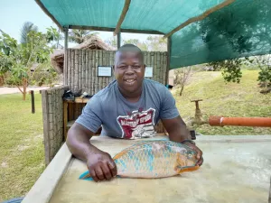 Simon mit unserem Fisch