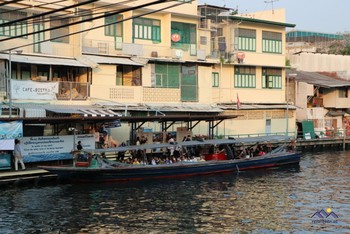 Linienboot in den Klongs