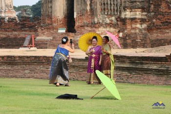 Fotoshooting vor dem Wat Chaiwatthanaram